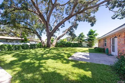 126 SE Madison Circle N, Saint Petersburg, FL 33703 - Photo 35