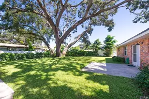 126 SE Madison Cir N, Saint Petersburg, FL 33703 - Photo 35