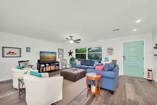 126 SE Madison Cir N, Saint Petersburg, FL 33703 - Photo 3