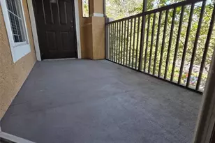 10106 Courtney Oaks Cir, Tampa, FL 33619 - Photo 9