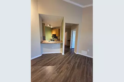 10106 Courtney Oaks Circle #301, Tampa, FL 33619 - Photo 3
