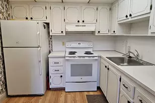 1811 Bedford Ln, Sun City Center, FL 33573 - Photo 15