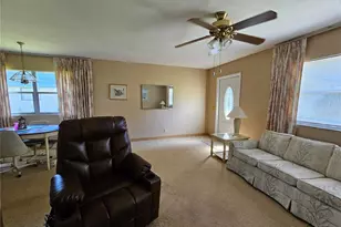 1811 Bedford Ln, Sun City Center, FL 33573 - Photo 7