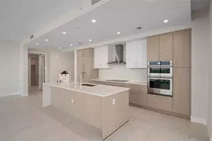 275 1st Ave S, Saint Petersburg, FL 33701 - Photo 3