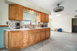 609 Fox Hills Dr, Sun City Center, FL 33573 - Photo 7