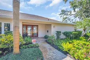 1100 Friendly Wy S, Saint Petersburg, FL 33705 - Photo 5