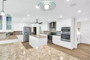 1100 Friendly Wy S, Saint Petersburg, FL 33705 - Photo 9