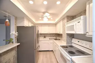 4900 Brittany Dr S, Saint Petersburg, FL 33715 - Photo 11