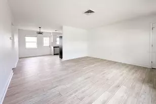 11295 1st St E, Treasure Island, FL 33706 - Photo 9