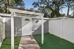 6009 Theresa St, Tampa, FL 33615 - Photo 9