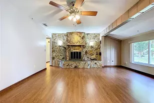 318 Hollowtree Dr, Seffner, FL 33584 - Photo 5