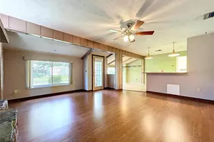 318 Hollowtree Dr, Seffner, FL 33584 - Photo 7