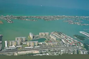 4750 Cove Cir, Saint Petersburg, FL 33708 - Photo 21