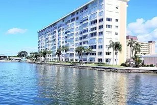 4750 Cove Cir, Saint Petersburg, FL 33708 - Photo 1