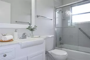 806 Oakmont Ave, Sun City Center, FL 33573 - Photo 11