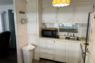 1040 Main St, Dunedin, FL 34698 - Photo 13