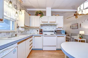 3922 William Hume Dr, Zephyrhills, FL 33541 - Photo 5