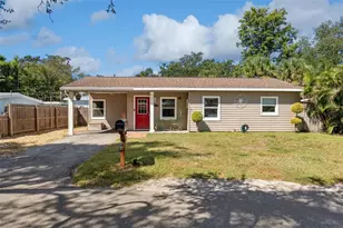 983 Brookwood Ct S, Saint Petersburg, FL 33707 - Photo 1