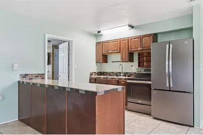 983 Brookwood Ct S, Saint Petersburg, FL 33707 - Photo 3