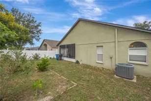 6923 Waterbrook Ct, Gibsonton, FL 33534 - Photo 11