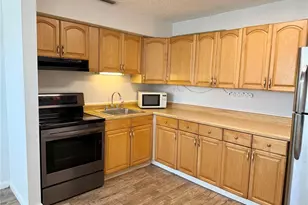 9013 Westchester Cir, Tampa, FL 33604 - Photo 3