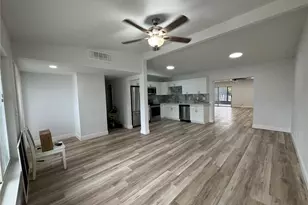 7608 Lakeside Blvd, Tampa, FL 33614 - Photo 7