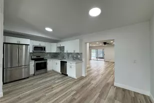7608 Lakeside Blvd, Tampa, FL 33614 - Photo 9