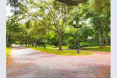 6449 Dartmouth Avenue N, Saint Petersburg, FL 33710 - Photo 13