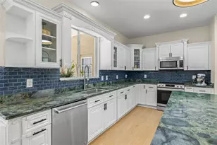 2218 Climbing Ivy Dr, Tampa, FL 33618 - Photo 19