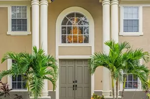 2218 Climbing Ivy Dr, Tampa, FL 33618 - Photo 5