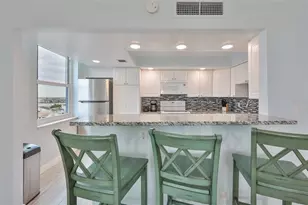 1400 Gulf Blvd, Clearwater Beach, FL 33767 - Photo 9