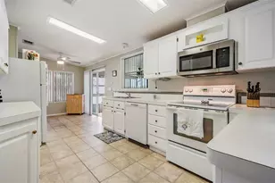 37630 Landis Ave, Zephyrhills, FL 33541 - Photo 3