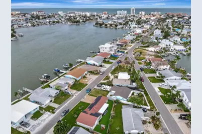 242 176th Avenue E, Redington Shores, FL 33708 - Photo 25