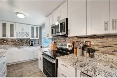 242 176th Avenue E, Redington Shores, FL 33708 - Photo 7