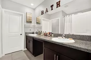 7323 Canterbury Bells Ct, Tampa, FL 33619 - Photo 15