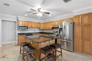 8717 Bay Pointe Dr, Tampa, FL 33615 - Photo 7