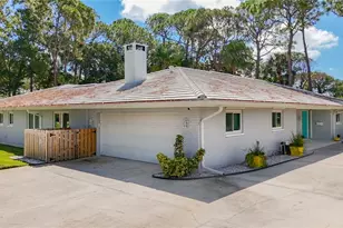 8693 15th St N, Saint Petersburg, FL 33702 - Photo 9