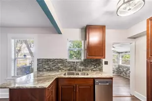 2010 42nd St S, Saint Petersburg, FL 33711 - Photo 11