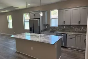 8605 N 48th St, Tampa, FL 33617 - Photo 3