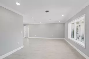 6994 Country Lakes Cir, Sarasota, FL 34243 - Photo 9