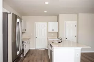 36896 Sagemoor Dr, Zephyrhills, FL 33541 - Photo 7