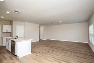 36896 Sagemoor Dr, Zephyrhills, FL 33541 - Photo 13