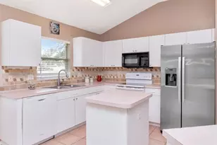 314 Fountainview Cir, Oldsmar, FL 34677 - Photo 9