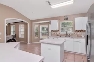 314 Fountainview Cir, Oldsmar, FL 34677 - Photo 7