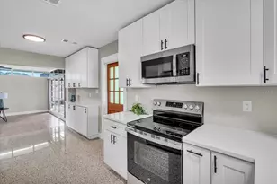 3002 58th St S, Gulfport, FL 33707 - Photo 9