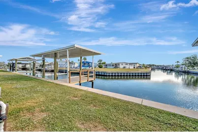 142 S Saint Thomas Circle, Apollo Beach, FL 33572 - Photo 3