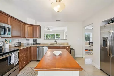 5441 39th Avenue N, Saint Petersburg, FL 33709 - Photo 3
