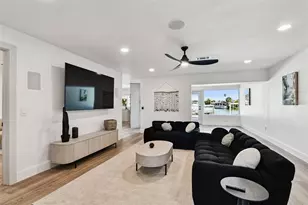 320 Palm Island NE, Clearwater Beach, FL 33767 - Photo 5