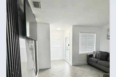 17734 1st Street E, Redington Shores, FL 33708 - Photo 3