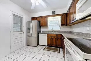 6251 2nd Ave S, Saint Petersburg, FL 33707 - Photo 21